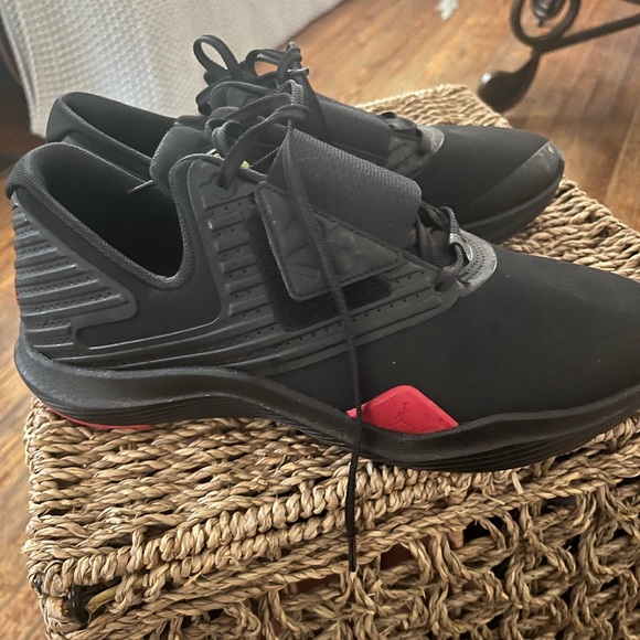 Black and Red Men's Athletic Shoes - Picture 5 of 6